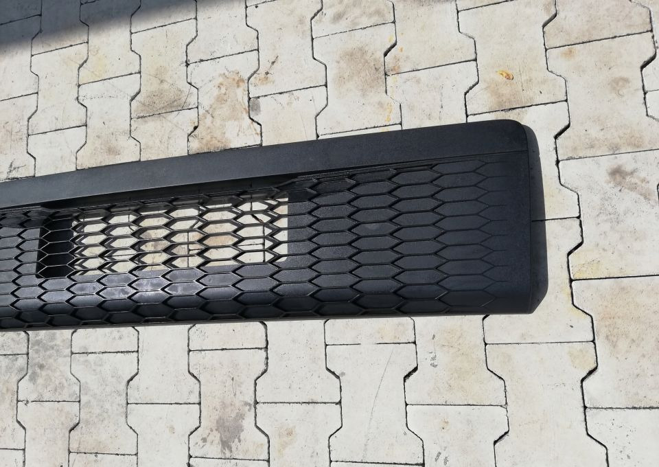 MASKA GRILL ATRAPA VOLVO FL FE 82523575 NOWY ORYG. - Hood: picture 3 MASKA GRILL ATRAPA VOLVO FL FE 82523575 NOWY ORYG. - Hood: picture 3