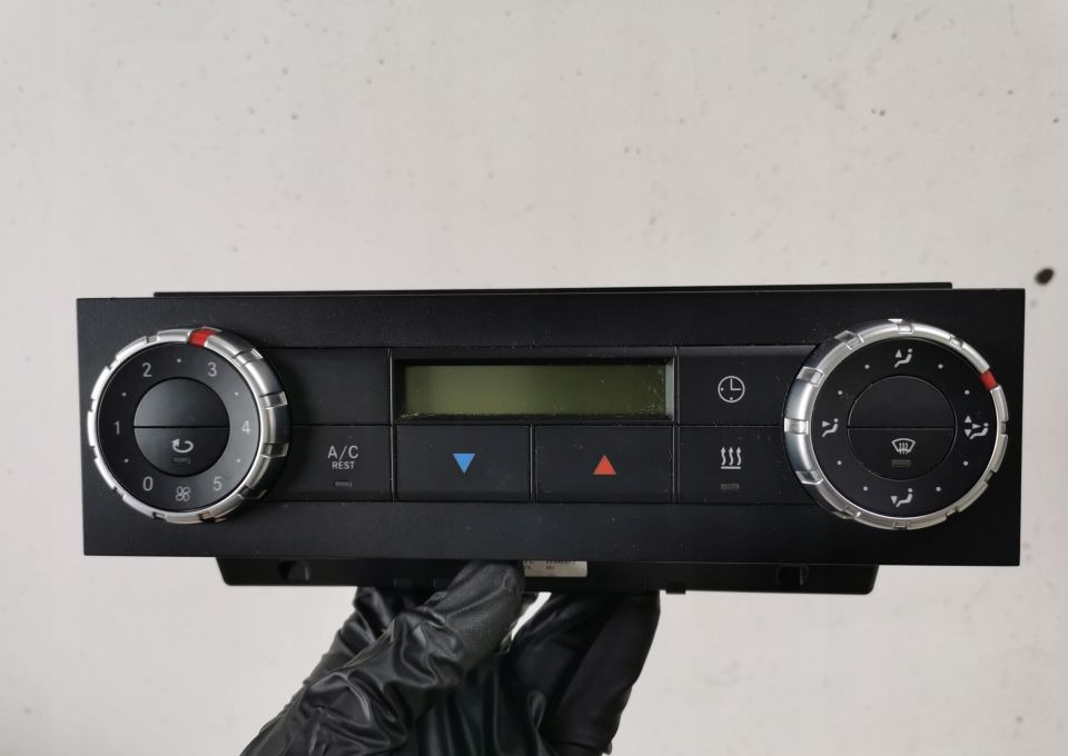 PANEL KLIMATYZACJI ACTROS MP4 A9604467928 - A/C compressor for Truck: picture 1 PANEL KLIMATYZACJI ACTROS MP4 A9604467928 - A/C compressor for Truck: picture 1
