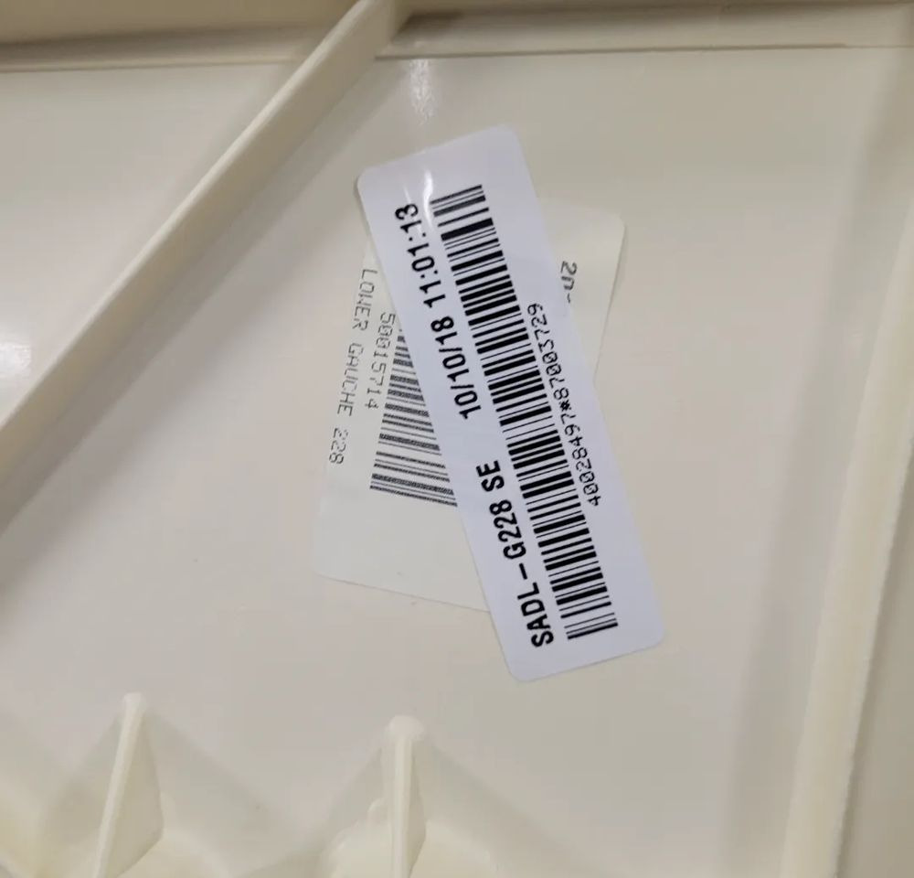 SPOJLER ZAKABINOWY SCANIA R 1534228 NOWY ORYGINAŁ. - Aerodynamics/ Spoiler for Truck: picture 3 SPOJLER ZAKABINOWY SCANIA R 1534228 NOWY ORYGINAŁ. - Aerodynamics/ Spoiler for Truck: picture 3