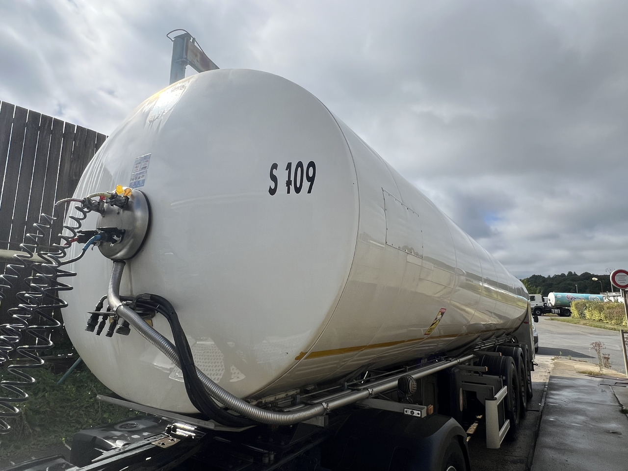 Maisonneue - Tank semi-trailer: picture 2 Maisonneue - Tank semi-trailer: picture 2