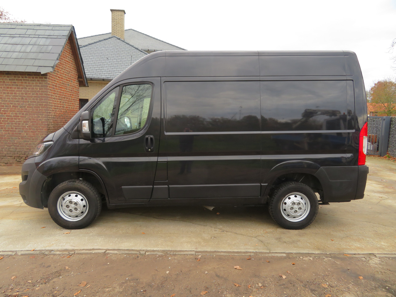 Peugeot Boxer 2.2 BlueHDI L1H2 premium - Small van: picture 4 Peugeot Boxer 2.2 BlueHDI L1H2 premium - Small van: picture 4