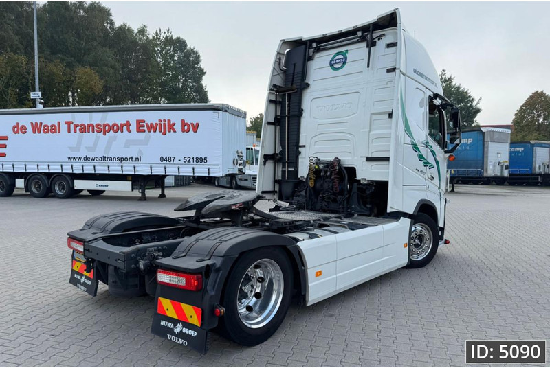 Volvo FH 460 Globetrotter XL, Euro 6, Mega / Like new! / Special interior / Standklima / 2 Tanks - Tractor unit: picture 3 Volvo FH 460 Globetrotter XL, Euro 6, Mega / Like new! / Special interior / Standklima / 2 Tanks - Tractor unit: picture 3