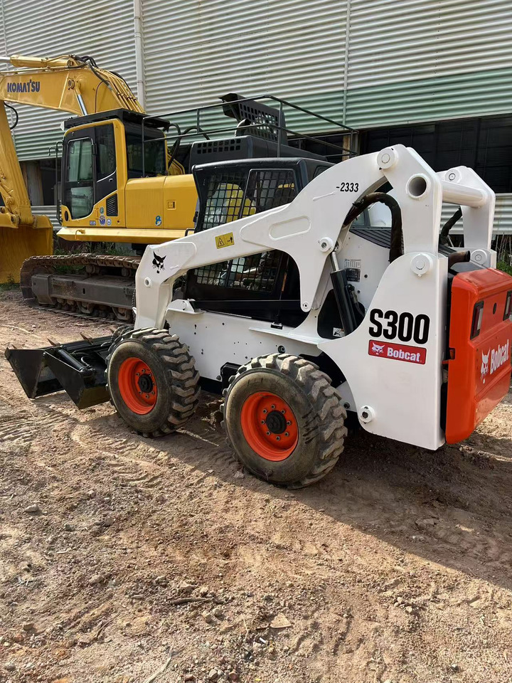 BOBCAT S300 - Skid steer loader: picture 3 BOBCAT S300 - Skid steer loader: picture 3