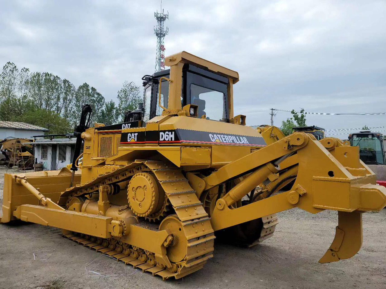 CATERPILLAR D6H - Bulldozer: picture 4 CATERPILLAR D6H - Bulldozer: picture 4