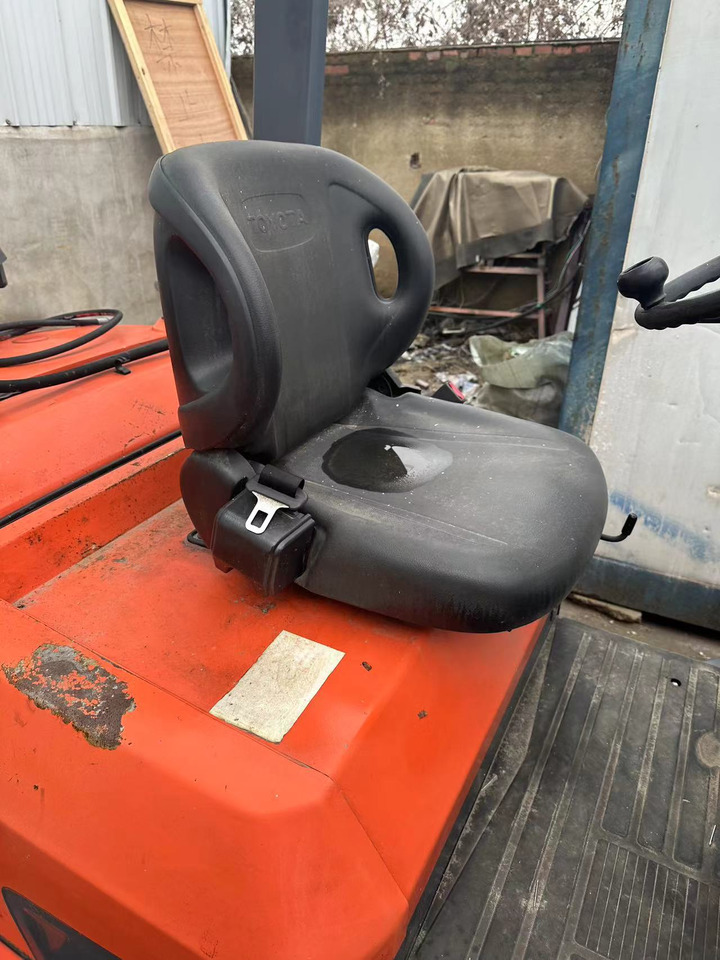 Construction machinery TOYOTA FD20 Forklift Click for Discount: picture 10 Construction machinery TOYOTA FD20 Forklift Click for Discount: picture 10