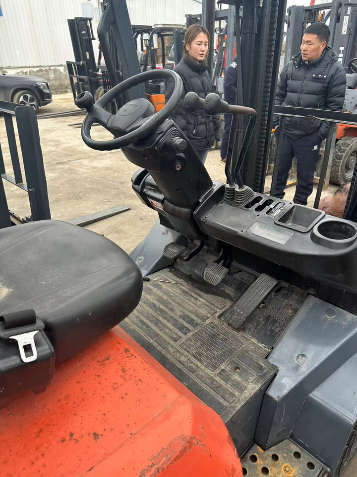 Construction machinery TOYOTA FD20 Forklift Click for Discount: picture 11 Construction machinery TOYOTA FD20 Forklift Click for Discount: picture 11
