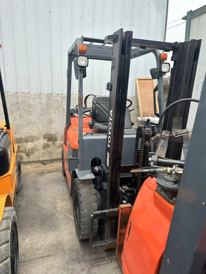 Construction machinery TOYOTA FD20 Forklift Click for Discount: picture 7 Construction machinery TOYOTA FD20 Forklift Click for Discount: picture 7