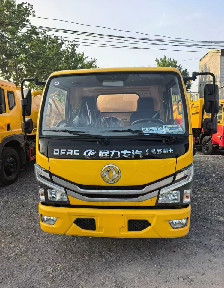 DongFeng Small Sewage Truck - Vacuum truck: picture 3 DongFeng Small Sewage Truck - Vacuum truck: picture 3