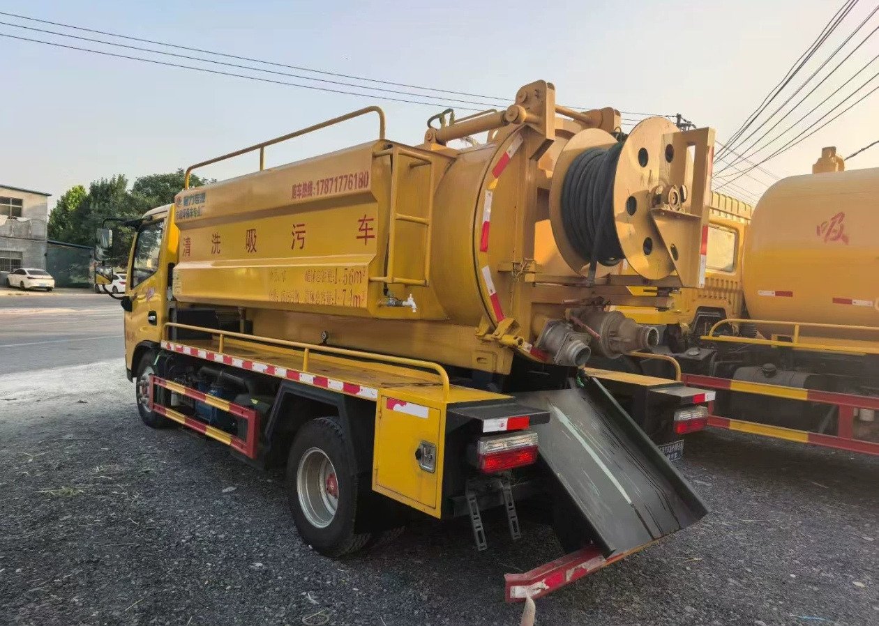DongFeng Small Sewage Truck - Vacuum truck: picture 5 DongFeng Small Sewage Truck - Vacuum truck: picture 5