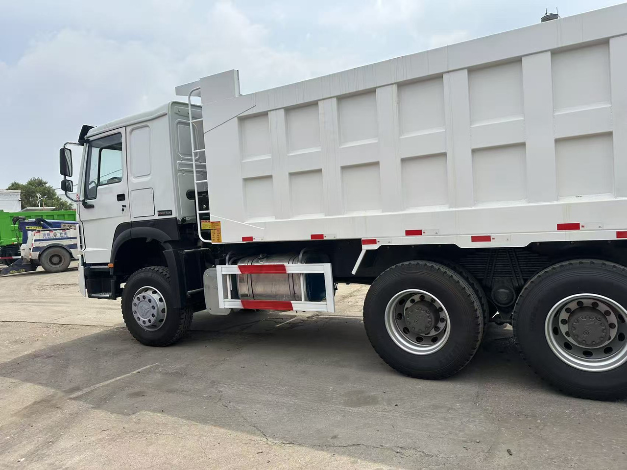 HOWO Dump Truck 6x4 Click Here for Discount - Tipper: picture 4 HOWO Dump Truck 6x4 Click Here for Discount - Tipper: picture 4