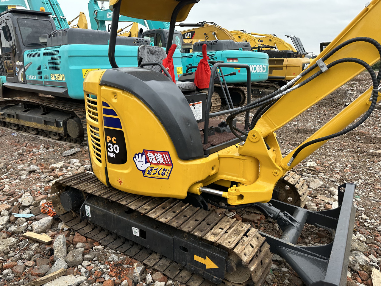KOMATSU Mini Excavator PC30 Powerful and Efficient Yanmar Engine - Mini excavator: picture 3 KOMATSU Mini Excavator PC30 Powerful and Efficient Yanmar Engine - Mini excavator: picture 3