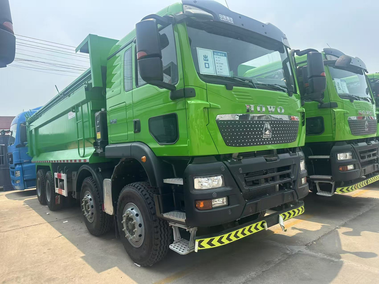 SINOTRUK Dump Truck 8x4 Click for Discount - Tipper: picture 1 SINOTRUK Dump Truck 8x4 Click for Discount - Tipper: picture 1