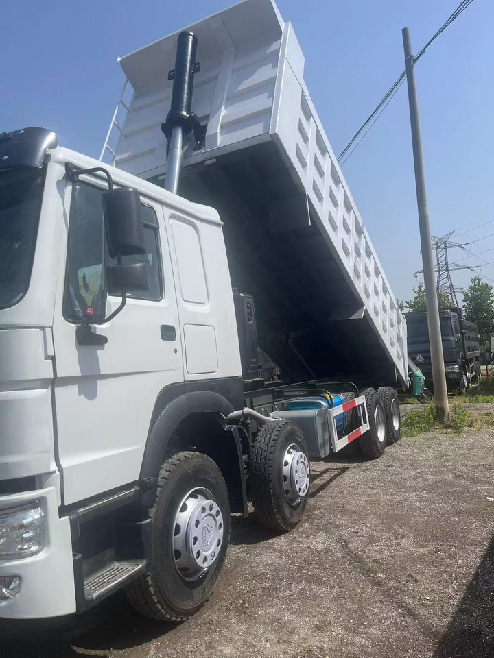 SINOTRUK HOWO 420 8X4 CLICK HERE FOR DISCOUNT - Tipper: picture 2 SINOTRUK HOWO 420 8X4 CLICK HERE FOR DISCOUNT - Tipper: picture 2