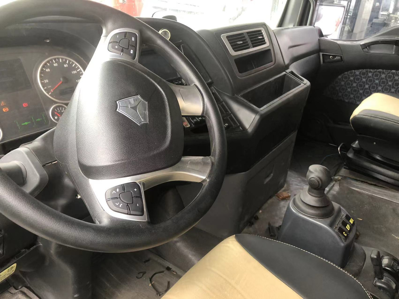 SINOTRUK Truck Unit C7H 4X2 Click Here for Discount - Tipper: picture 4 SINOTRUK Truck Unit C7H 4X2 Click Here for Discount - Tipper: picture 4