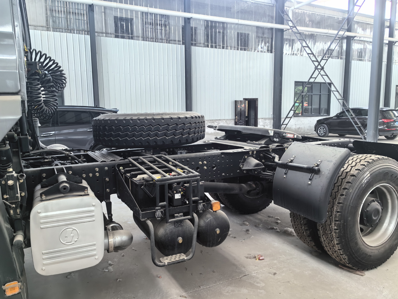 Tractor unit Shaanxi H3000 4*2 Truck Unit Click Here for Discount: picture 8 Tractor unit Shaanxi H3000 4*2 Truck Unit Click Here for Discount: picture 8