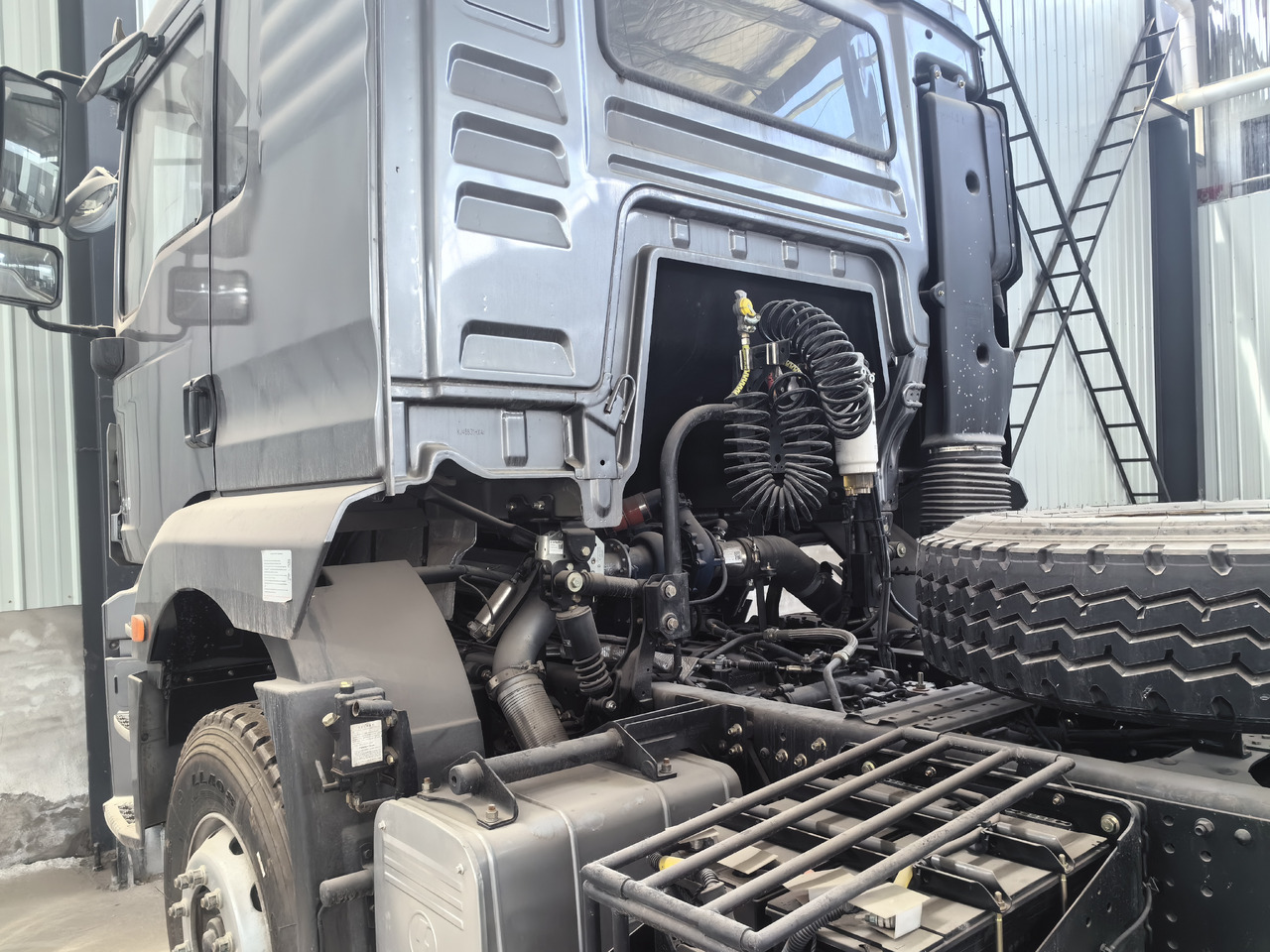 Tractor unit Shaanxi H3000 4*2 Truck Unit Click Here for Discount: picture 7 Tractor unit Shaanxi H3000 4*2 Truck Unit Click Here for Discount: picture 7