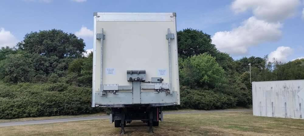 Semi-remorque 1 Essieu DISTRIBOX HAYON 24 PALETTES 2 PORTES AR 2M80 - Closed box semi-trailer: picture 3 Semi-remorque 1 Essieu DISTRIBOX HAYON 24 PALETTES 2 PORTES AR 2M80 - Closed box semi-trailer: picture 3