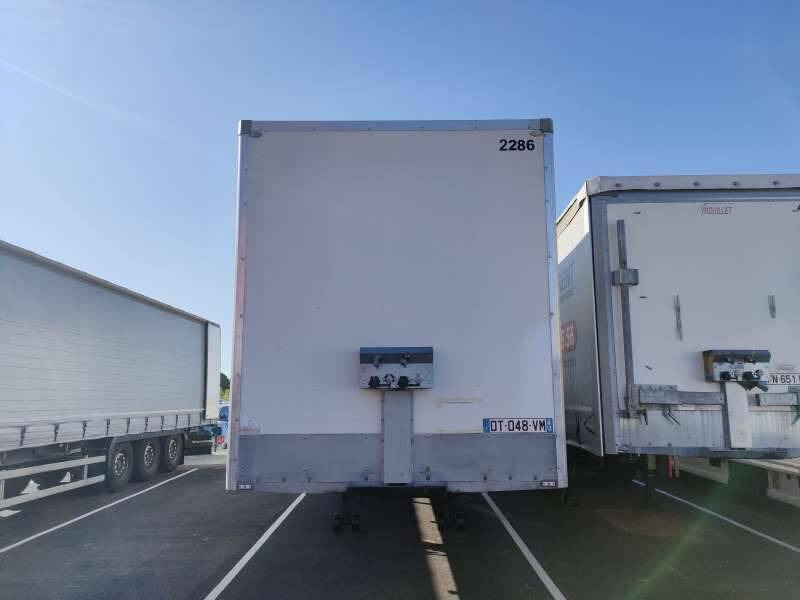 Semi-remorque 3 Essieux 38 TONNES PORTE RELEVANTE - Closed box semi-trailer: picture 3 Semi-remorque 3 Essieux 38 TONNES PORTE RELEVANTE - Closed box semi-trailer: picture 3
