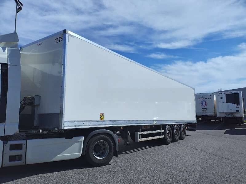Semi-remorque 3 Essieux SEMI RECONDITONNEE -38 TONNES PORTE RELEVANTE - Closed box semi-trailer: picture 2 Semi-remorque 3 Essieux SEMI RECONDITONNEE -38 TONNES PORTE RELEVANTE - Closed box semi-trailer: picture 2