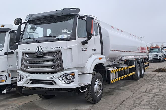 SINOTRUK Howo 380 Petrol Tanker Truck Price for Sale in Sierra Leone - Tank truck: picture 4 SINOTRUK Howo 380 Petrol Tanker Truck Price for Sale in Sierra Leone - Tank truck: picture 4