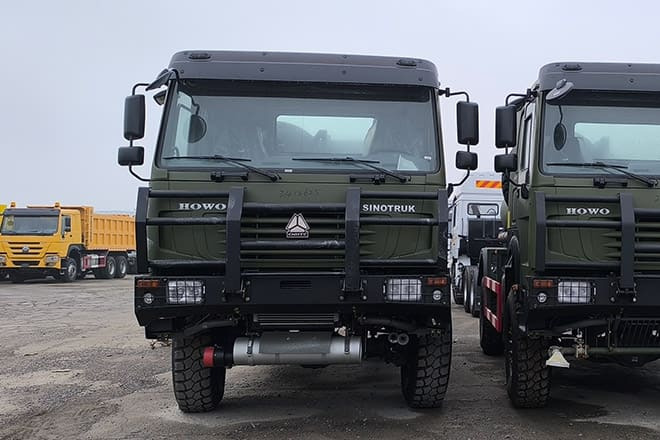 SINOTRUK Howo 4X2 Small Fuel Tanker Truck for Sale in Zambia - Tank truck: picture 3 SINOTRUK Howo 4X2 Small Fuel Tanker Truck for Sale in Zambia - Tank truck: picture 3