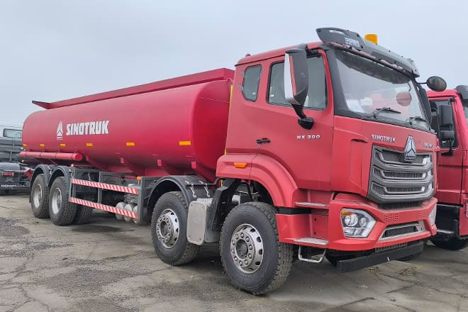 SINOTRUK Howo NX380 Diesel Tanker Truck for Sale in Tanzania - Tank truck: picture 1 SINOTRUK Howo NX380 Diesel Tanker Truck for Sale in Tanzania - Tank truck: picture 1