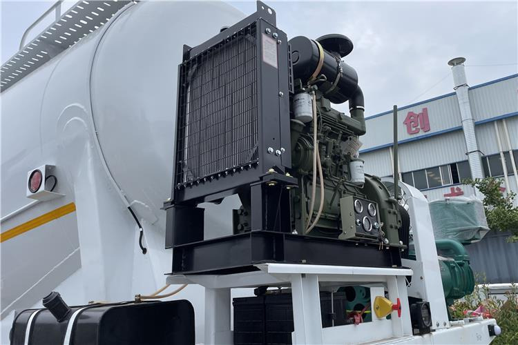 TITAN 3 Axle Dry Bulker Cement Tanker Trailer for Sale In Saudi Arabia - Semi-trailer: picture 2 TITAN 3 Axle Dry Bulker Cement Tanker Trailer for Sale In Saudi Arabia - Semi-trailer: picture 2