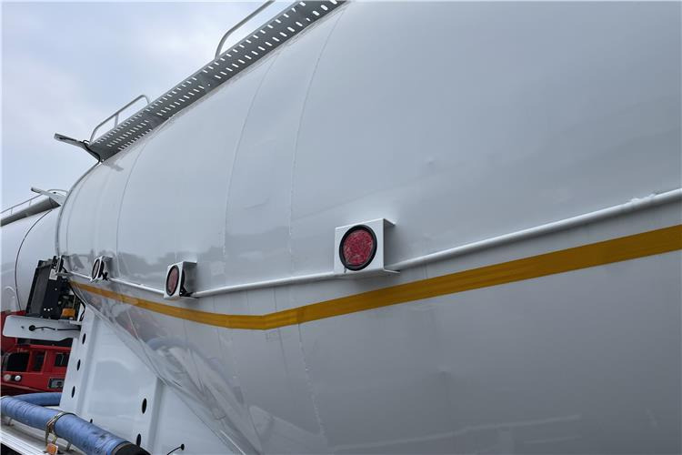 TITAN 3 Axle Dry Bulker Cement Tanker Trailer for Sale In Saudi Arabia - Semi-trailer: picture 4 TITAN 3 Axle Dry Bulker Cement Tanker Trailer for Sale In Saudi Arabia - Semi-trailer: picture 4