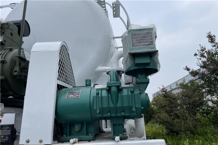 TITAN 3 Axle Dry Bulker Cement Tanker Trailer for Sale In Saudi Arabia - Semi-trailer: picture 3 TITAN 3 Axle Dry Bulker Cement Tanker Trailer for Sale In Saudi Arabia - Semi-trailer: picture 3