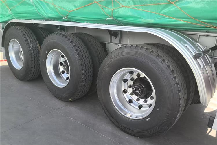 TITAN 3 Axle 45000 Liters Aluminum Tanker Trailer with Air Suspension - Tank semi-trailer: picture 5 TITAN 3 Axle 45000 Liters Aluminum Tanker Trailer with Air Suspension - Tank semi-trailer: picture 5