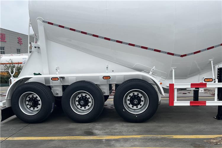 TITAN 30cbm Dry Bulker Cement Tanker Trailer with Air Suspension for Sale In Zambia - Tank semi-trailer: picture 3 TITAN 30cbm Dry Bulker Cement Tanker Trailer with Air Suspension for Sale In Zambia - Tank semi-trailer: picture 3
