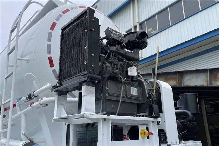 TITAN 4 Axle Bulker Cement Tanker Trailer for Sale In Zambia - Tank semi-trailer: picture 2 TITAN 4 Axle Bulker Cement Tanker Trailer for Sale In Zambia - Tank semi-trailer: picture 2