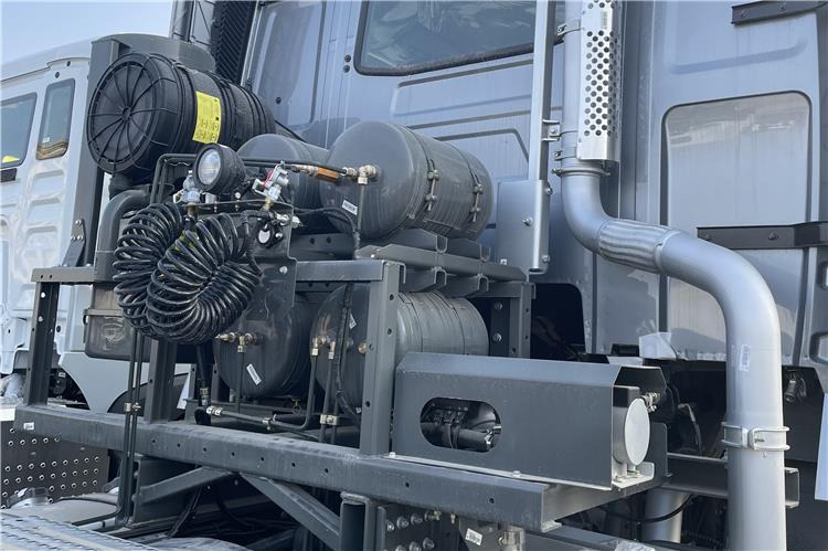 SINOTRUK Howo T7H Truck Head for Sale In Zimbabwe - Tractor unit: picture 4 SINOTRUK Howo T7H Truck Head for Sale In Zimbabwe - Tractor unit: picture 4