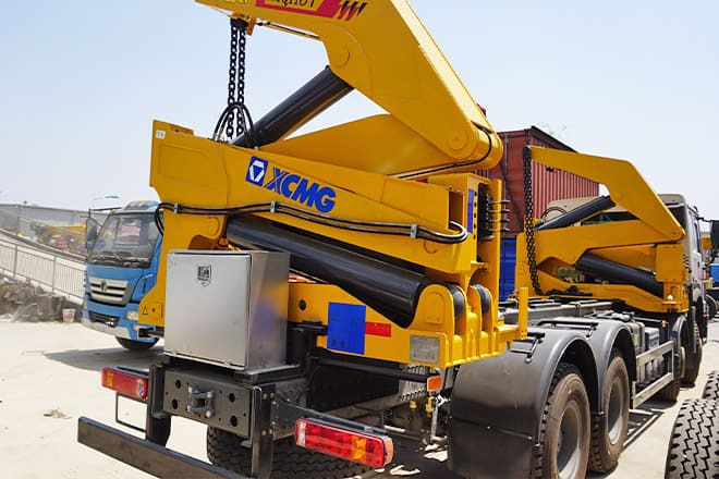 XCMG 20Ft Container Side Lift Truck for Sale in Guyana - Container transporter/ Swap body truck: picture 2 XCMG 20Ft Container Side Lift Truck for Sale in Guyana - Container transporter/ Swap body truck: picture 2