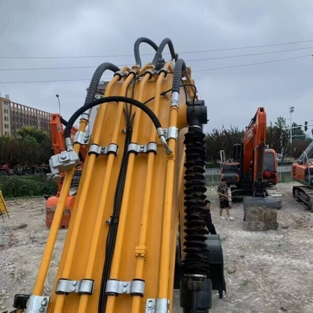 Crawler excavator 2023 Hyundai R305: picture 8