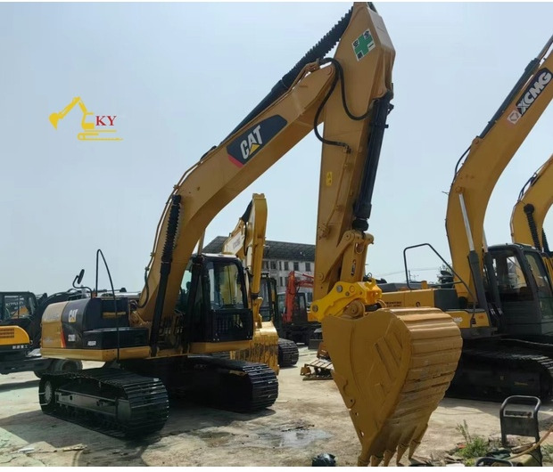 Crawler excavator 2024 Caterpillar 320D2: picture 11