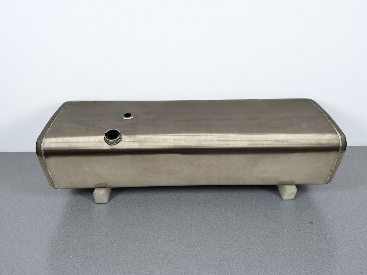 IVECO  - Fuel tank: picture 1 IVECO  - Fuel tank: picture 1