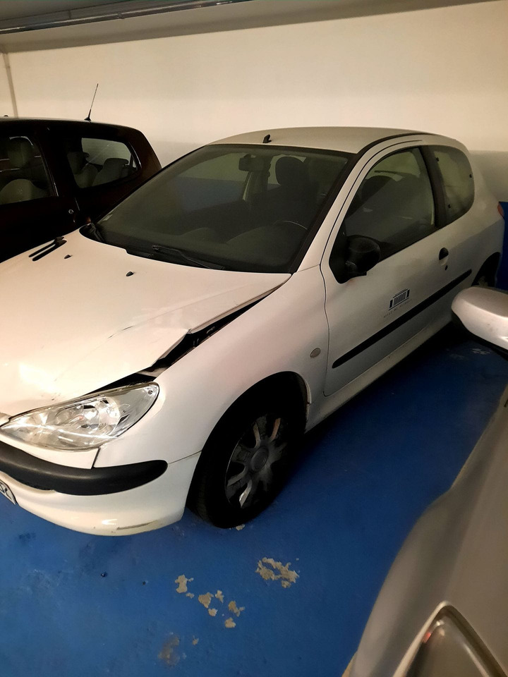 PEUGEOT 206 - 1ER MAIN - ANNEE 2004 KM61907 CHOC AVANT PLUS DE BATTERIE - Car: picture 1 PEUGEOT 206 - 1ER MAIN - ANNEE 2004 KM61907 CHOC AVANT PLUS DE BATTERIE - Car: picture 1