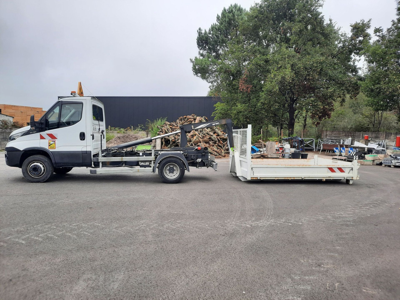 Polybenne Iveco 7 tonnes - Hook lift truck, Van: picture 1 Polybenne Iveco 7 tonnes - Hook lift truck, Van: picture 1