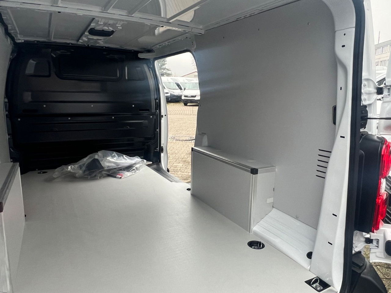 Opel Vivaro L3 H1 144 PS Automatik Holzboden+AHK+Rück on lease Opel Vivaro L3 H1 144 PS Automatik Holzboden+AHK+Rück: picture 15 Opel Vivaro L3 H1 144 PS Automatik Holzboden+AHK+Rück on lease Opel Vivaro L3 H1 144 PS Automatik Holzboden+AHK+Rück: picture 15