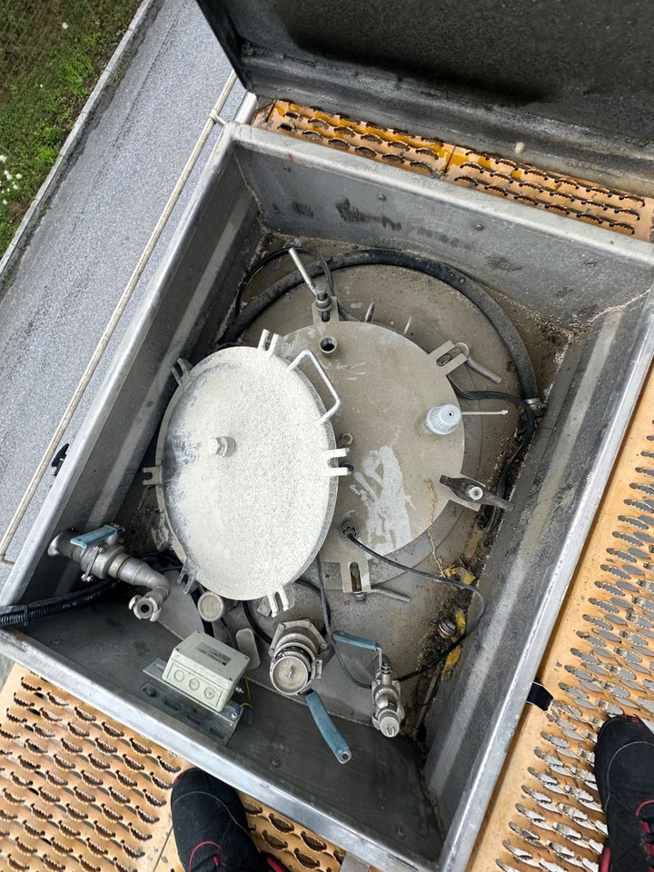 Schwarzmüller Chemi L4BH 42050L Lift BPW - Tank semi-trailer: picture 5 Schwarzmüller Chemi L4BH 42050L Lift BPW - Tank semi-trailer: picture 5