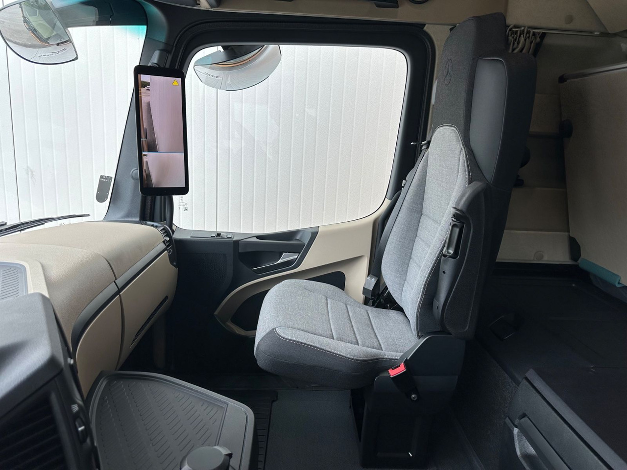 Tractor unit Mercedes-Benz Actros 1853 ProCab Bronze: picture 8