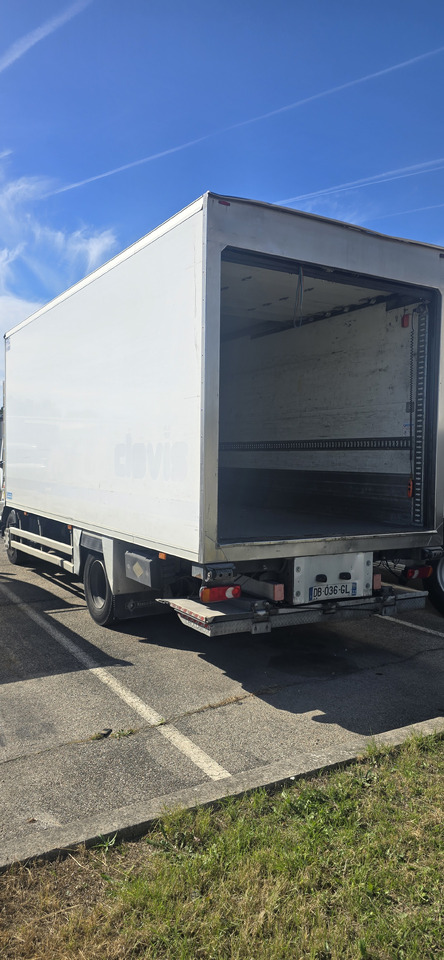 Refrigerator truck RENAULT: picture 8 Refrigerator truck RENAULT: picture 8