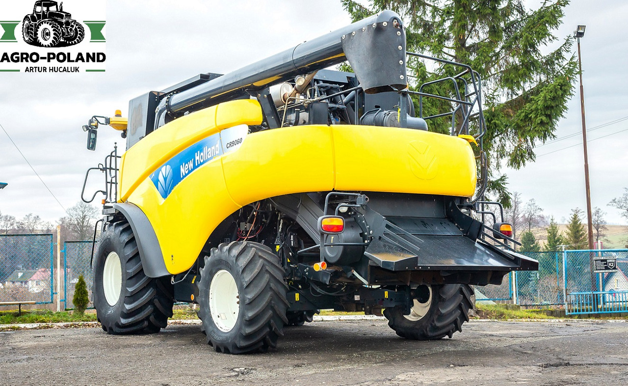 NEW HOLLAND CR 9060 - 2008 - 2554 h + HEDER 6,09 M - Combine harvester: picture 5 NEW HOLLAND CR 9060 - 2008 - 2554 h + HEDER 6,09 M - Combine harvester: picture 5