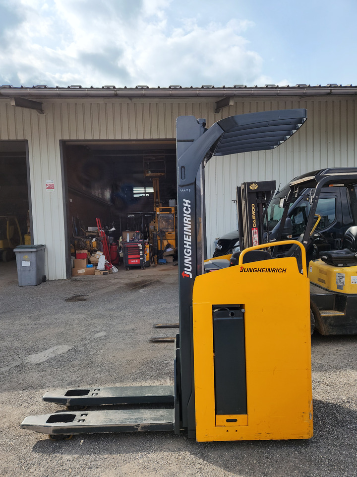 JUNGHEINRICH ESC 216z - Reach truck: picture 4 JUNGHEINRICH ESC 216z - Reach truck: picture 4
