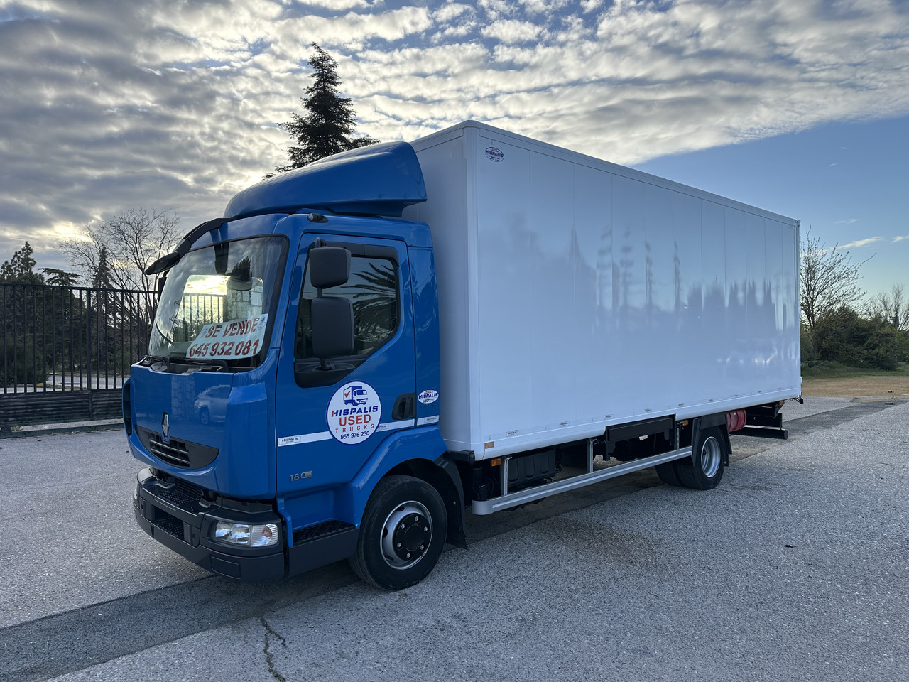 RENAULT MIDLUM 12.180 - Box truck: picture 1 RENAULT MIDLUM 12.180 - Box truck: picture 1