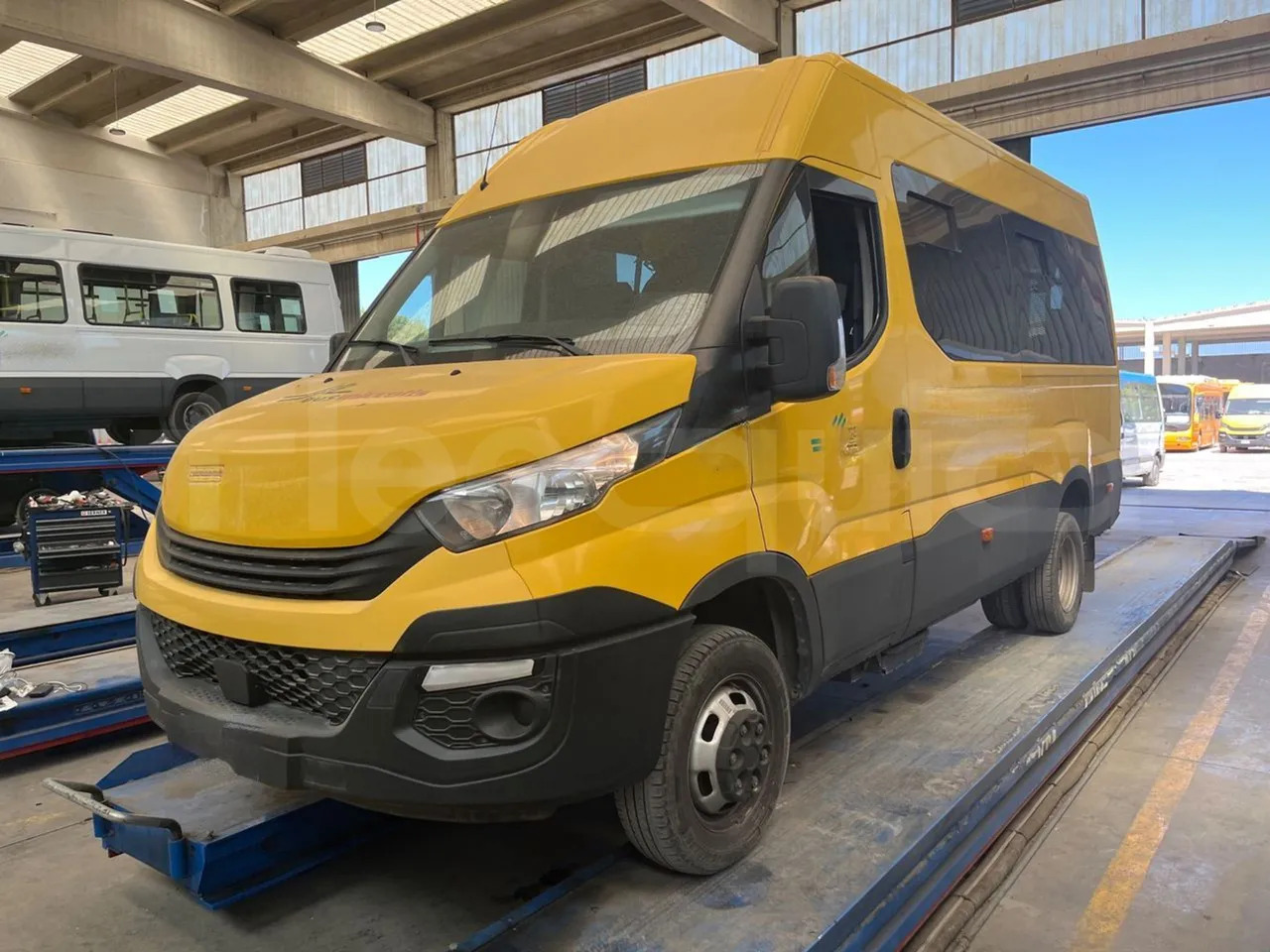 Iveco Daily - School bus: picture 4 Iveco Daily - School bus: picture 4