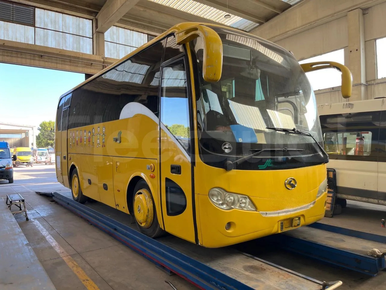 King Long XMQ6800 - School bus: picture 1 King Long XMQ6800 - School bus: picture 1