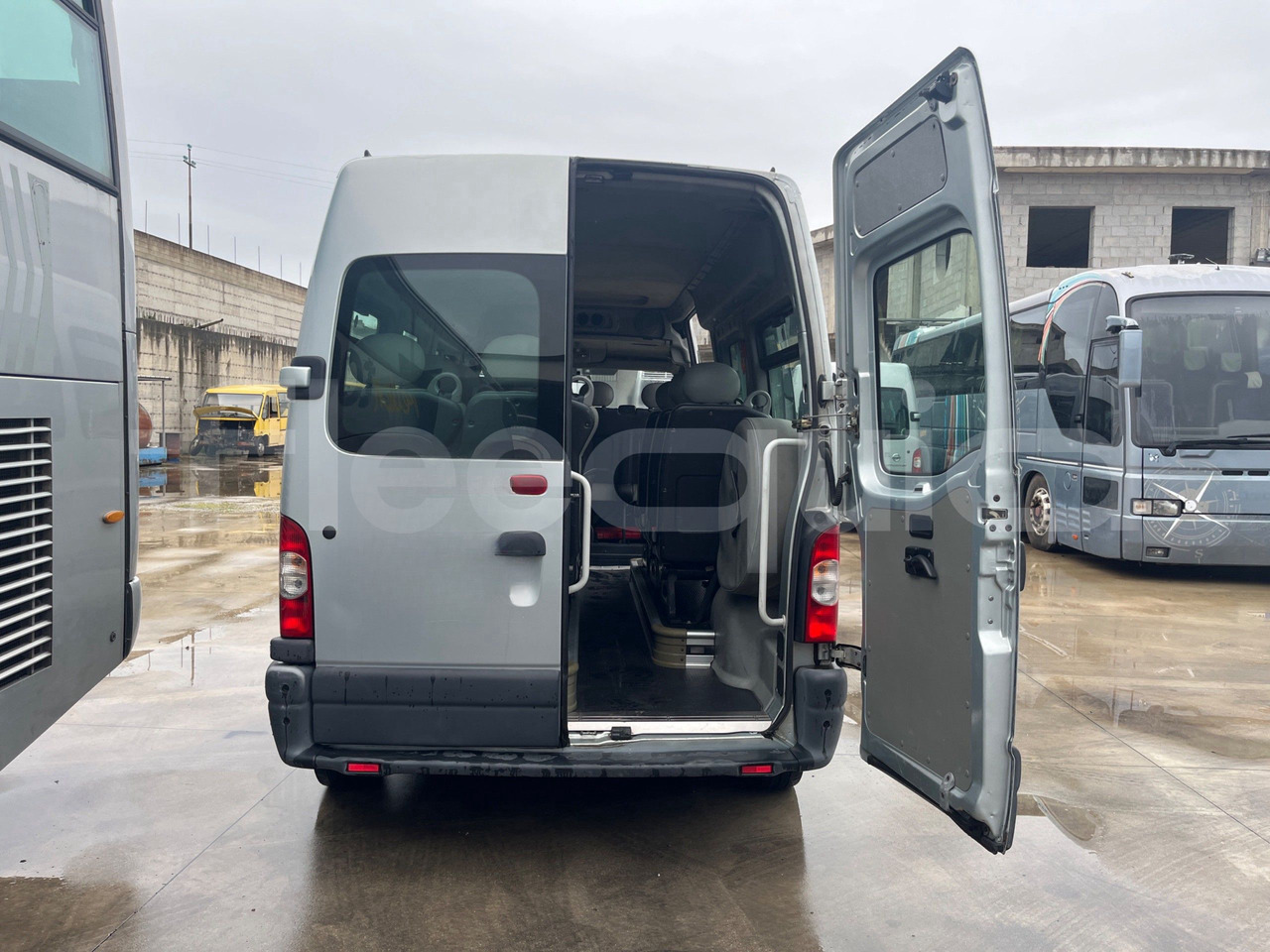 Nissan Interstar - Minibus, Passenger van: picture 5 Nissan Interstar - Minibus, Passenger van: picture 5