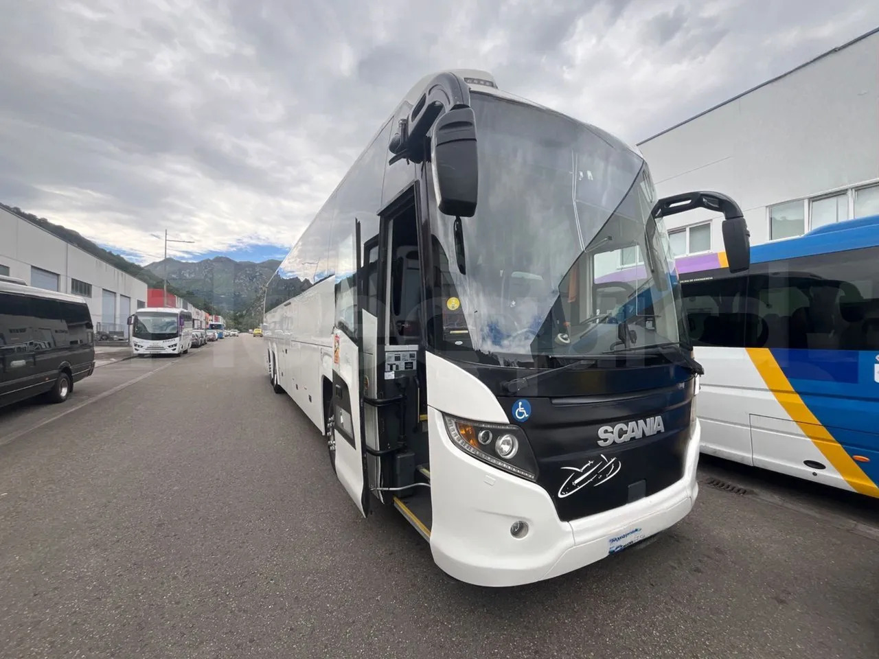 Scania Touring HD - Coach: picture 1 Scania Touring HD - Coach: picture 1